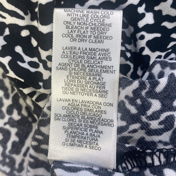 Michael Kors Women’s Black White Printed Smocked Dress Size Medium - Picture 8 of 9